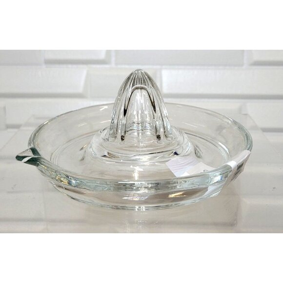 Classic Style Solid Clear Glass Citrus Manual Juicer w/ Pour Slot 5.5" Diameter - Picture 1 of 5